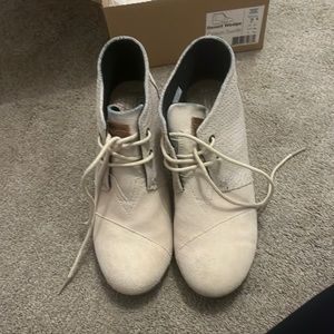 Toms wedge, cream. Size 7.5